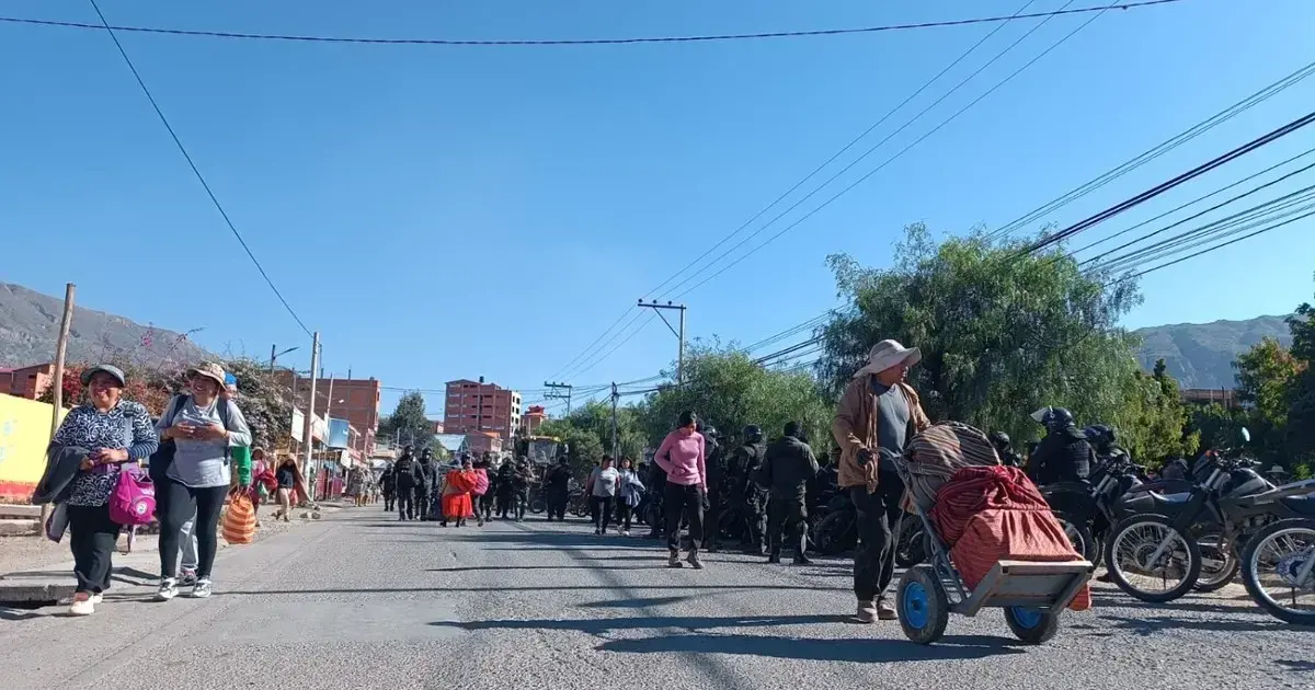 Fuerzas Armadas y Policía despejan la ruta de Río Abajo y reabren el abastecimiento a La Paz