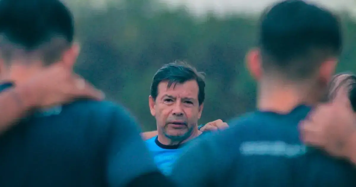 Erwin Sánchez conduce el primer plantel de Blooming.