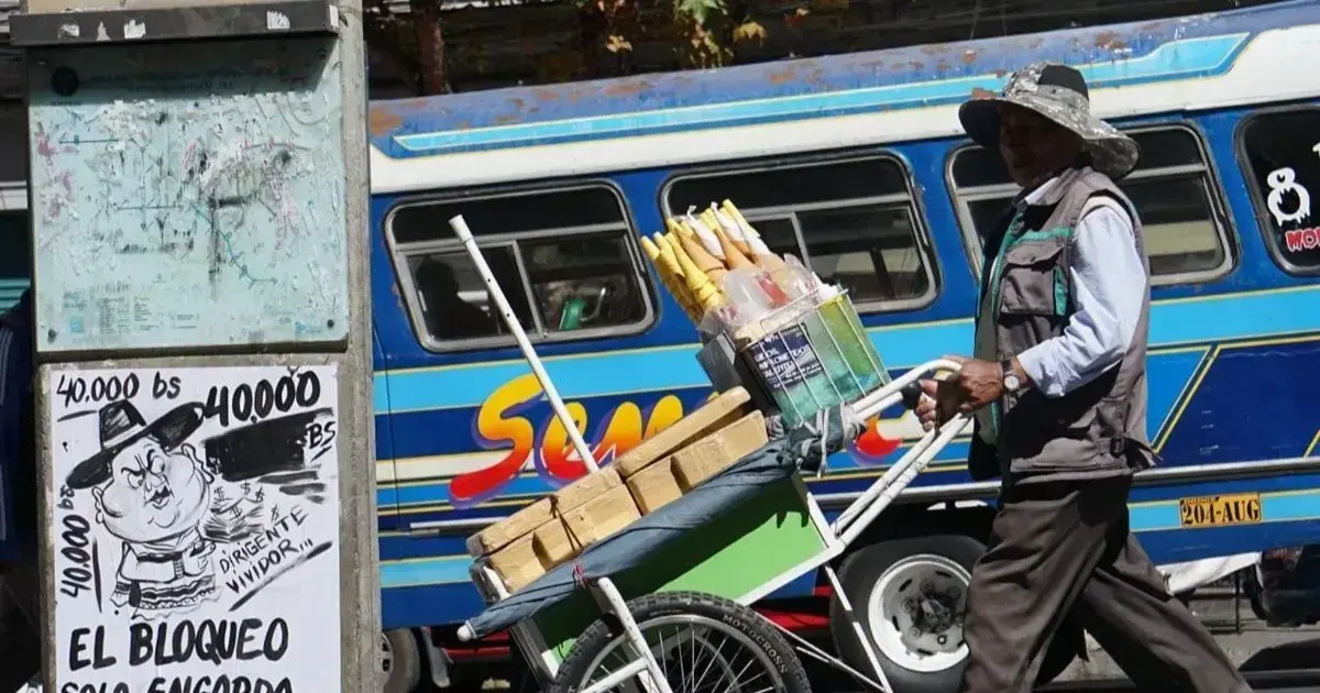 En las calles de La Paz hay críticas por los bloqueos.