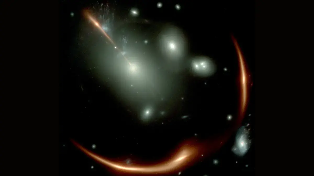Imagen del JWST de la galaxia distorsionada MRG-M0138 vista a través de un cúmulo de galaxias en primer plano.