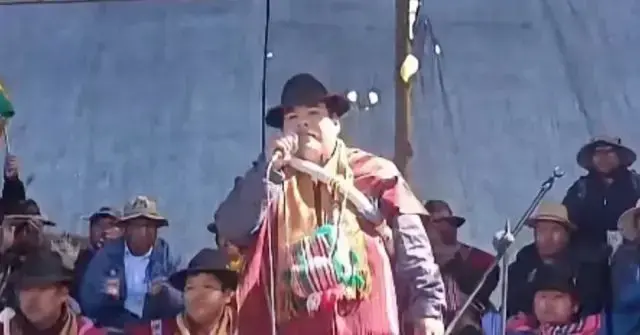 Vicente Salazar, dirigente de los Tupac Katari, este viernes en un cabildo en El Alto.