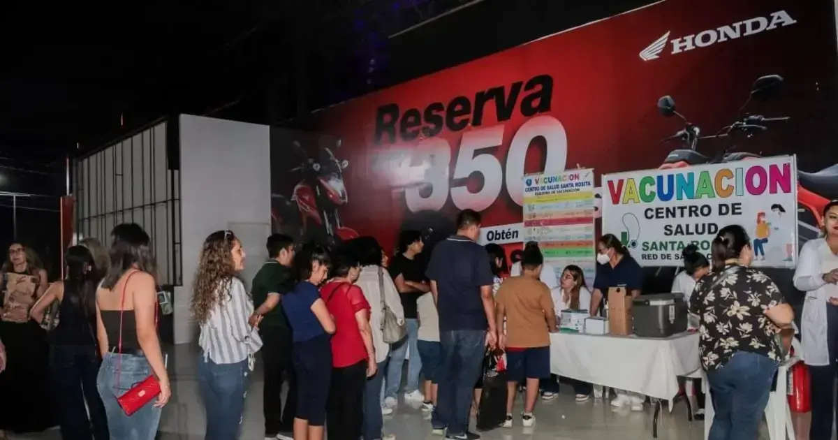 La Alcaldía cruceña habilita un punto de vacunación contra la influenza en la Feria del Libro