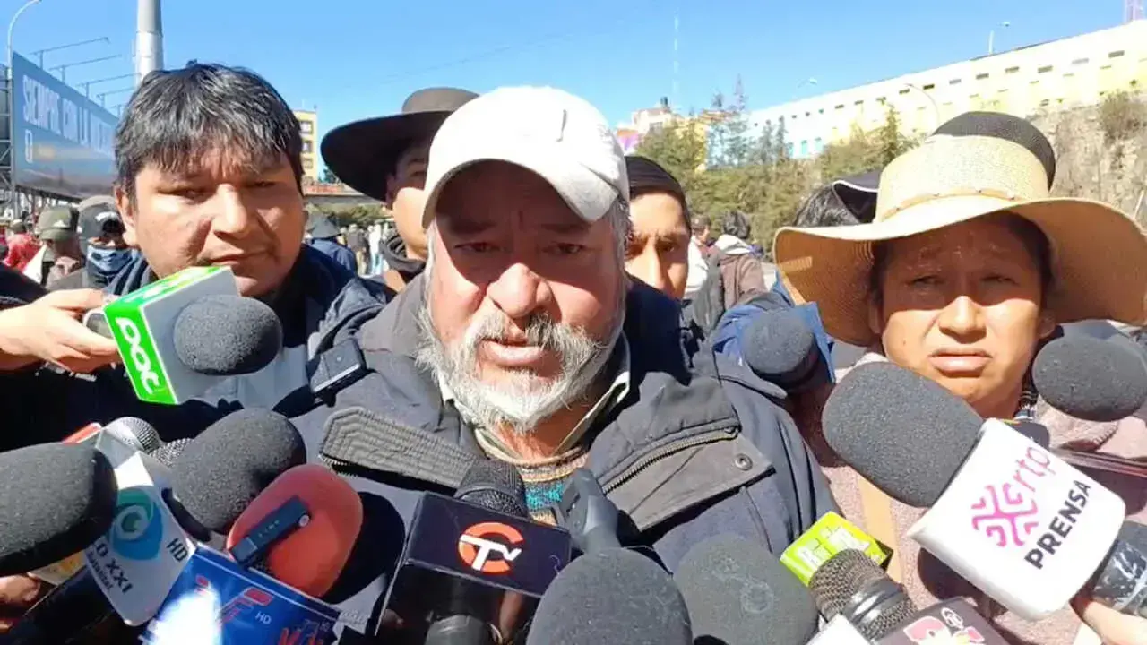 El dirigente Feliciano Vegamonte durante la conferencia de prensa del 2 de junio en El Alto.
