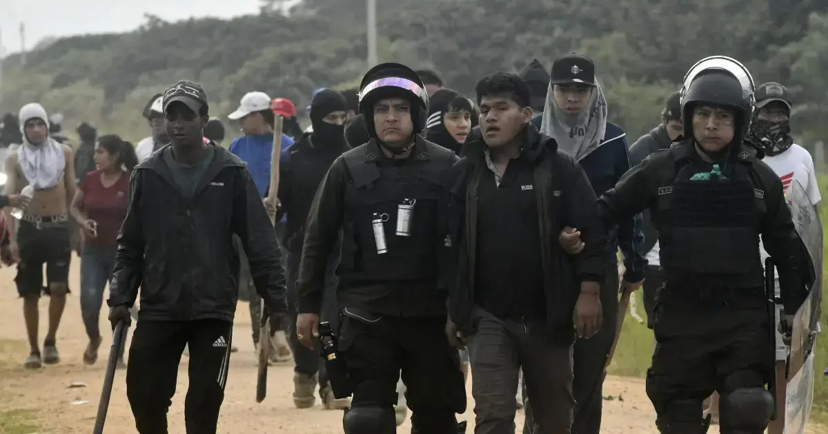 Operativo de desbloqueo en San Julián, Santa Cruz