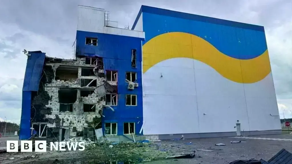 Imagen difundida por Energoatom que muestra los daños en el almacén de combustible nuclear gastado.
