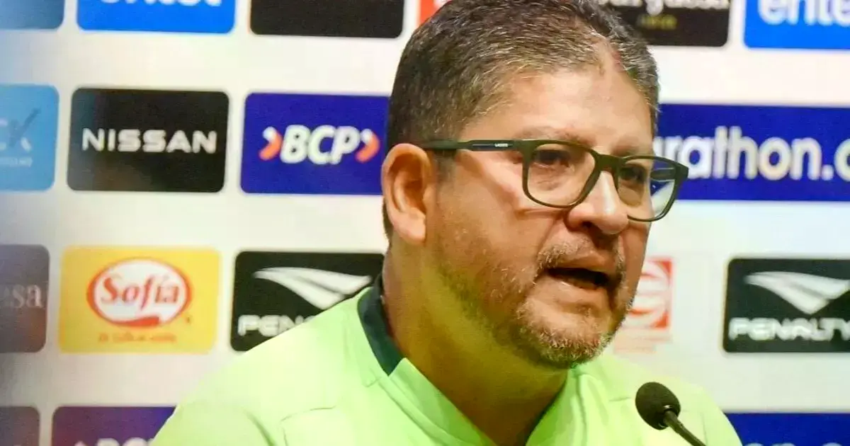 El seleccionador nacional Óscar Villegas.