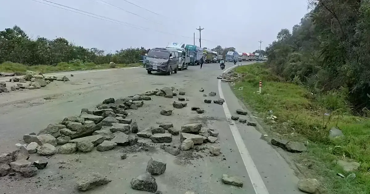 Bloqueos en la carretera nueva Cochabamba - Santa Cruz