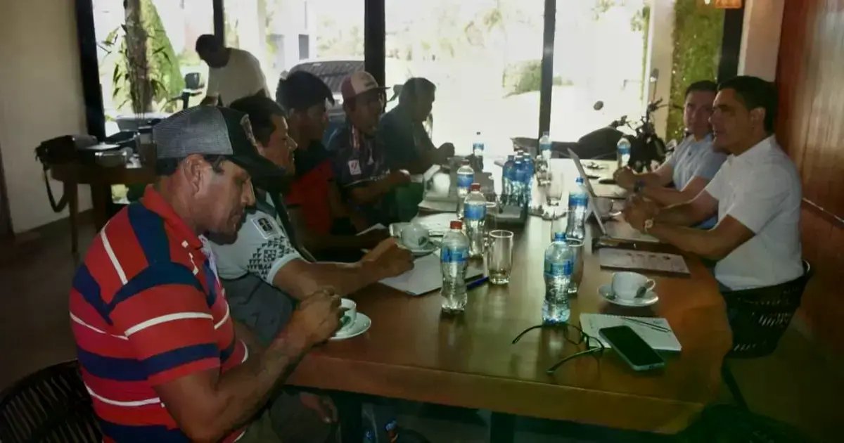 El ministro Óscar Mario Justiniano reunido con productores de Ichilo