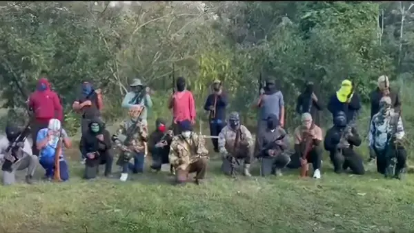 Grupo armado amenaza a policías y militares en Santa Cruz.