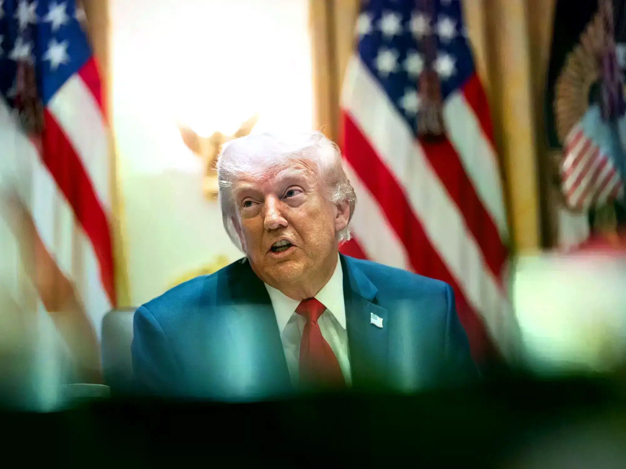 Donald Trump advierte tanto a Irán como a Israel sobre las consecuencias de continuar con los ataques.