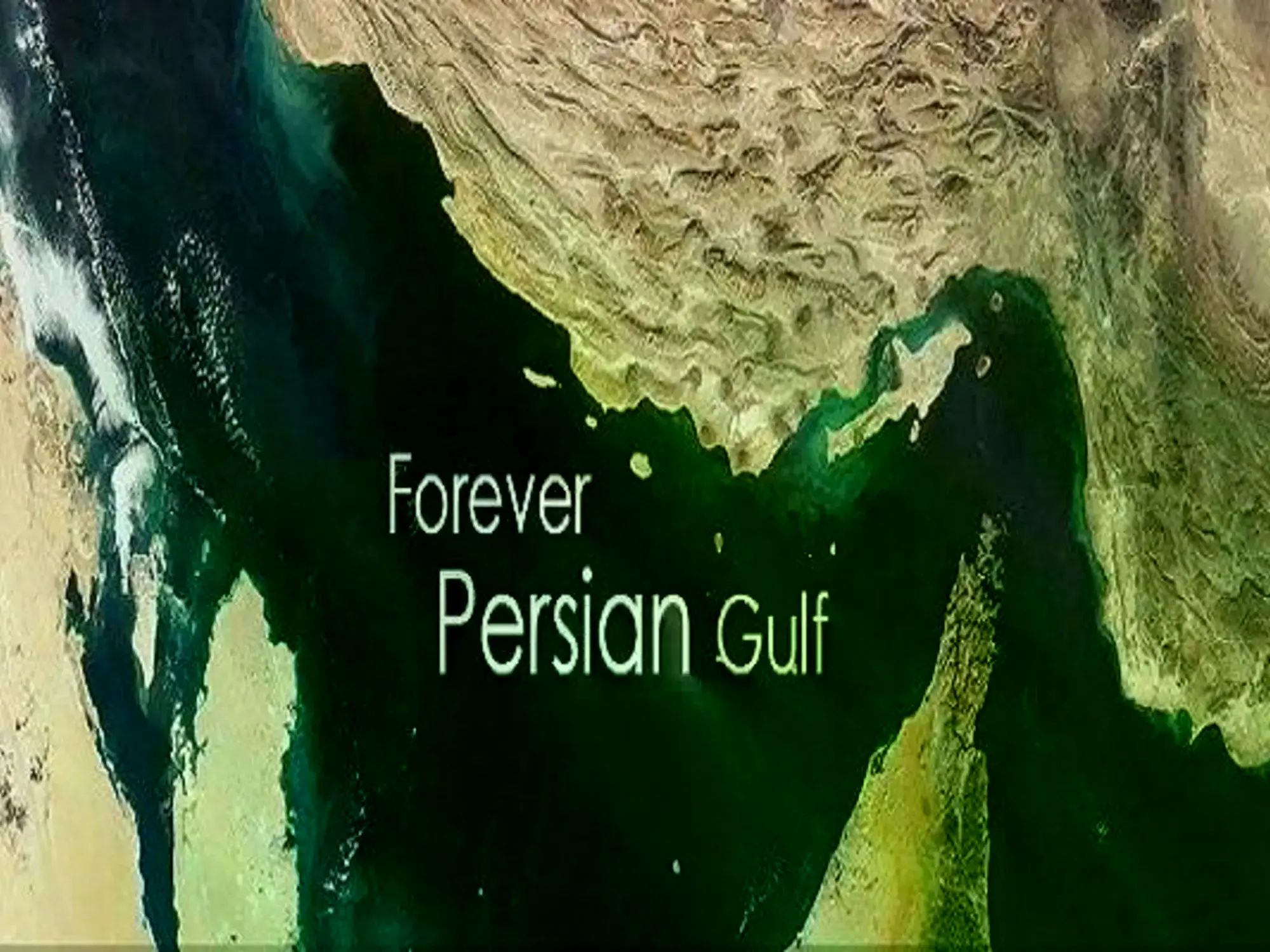 Abbas Araghchi, canciller iraní, junto a una imagen del estrecho de Ormuz con la leyenda "Forever Persian Gulf".