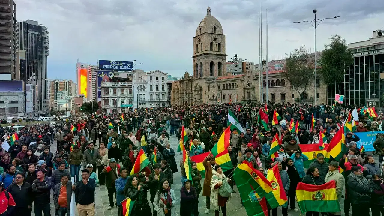 Cabildo en La Paz exige el fin de los bloqueos.