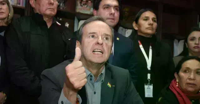 Conferencia de prensa de Tuto Quiroga