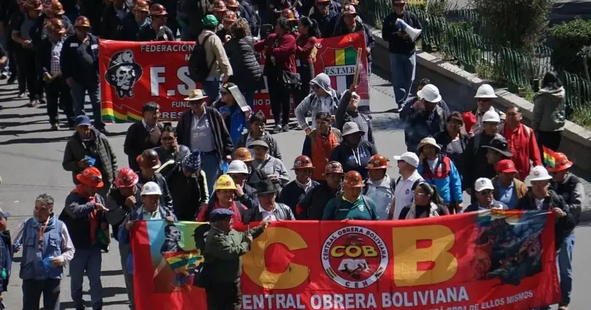 Una de las marchas de la COB en la ciudad de La Paz.