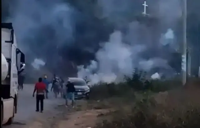 Ambos bandos se enfrentaron con explosivos en Caranavi.