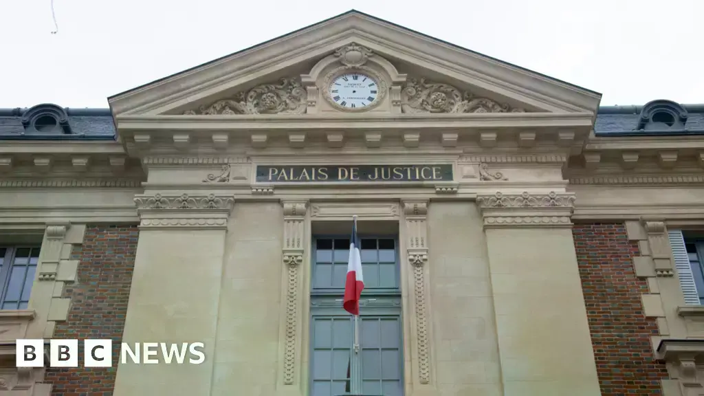 El juicio se celebra en el tribunal principal de Versalles, al oeste de París.