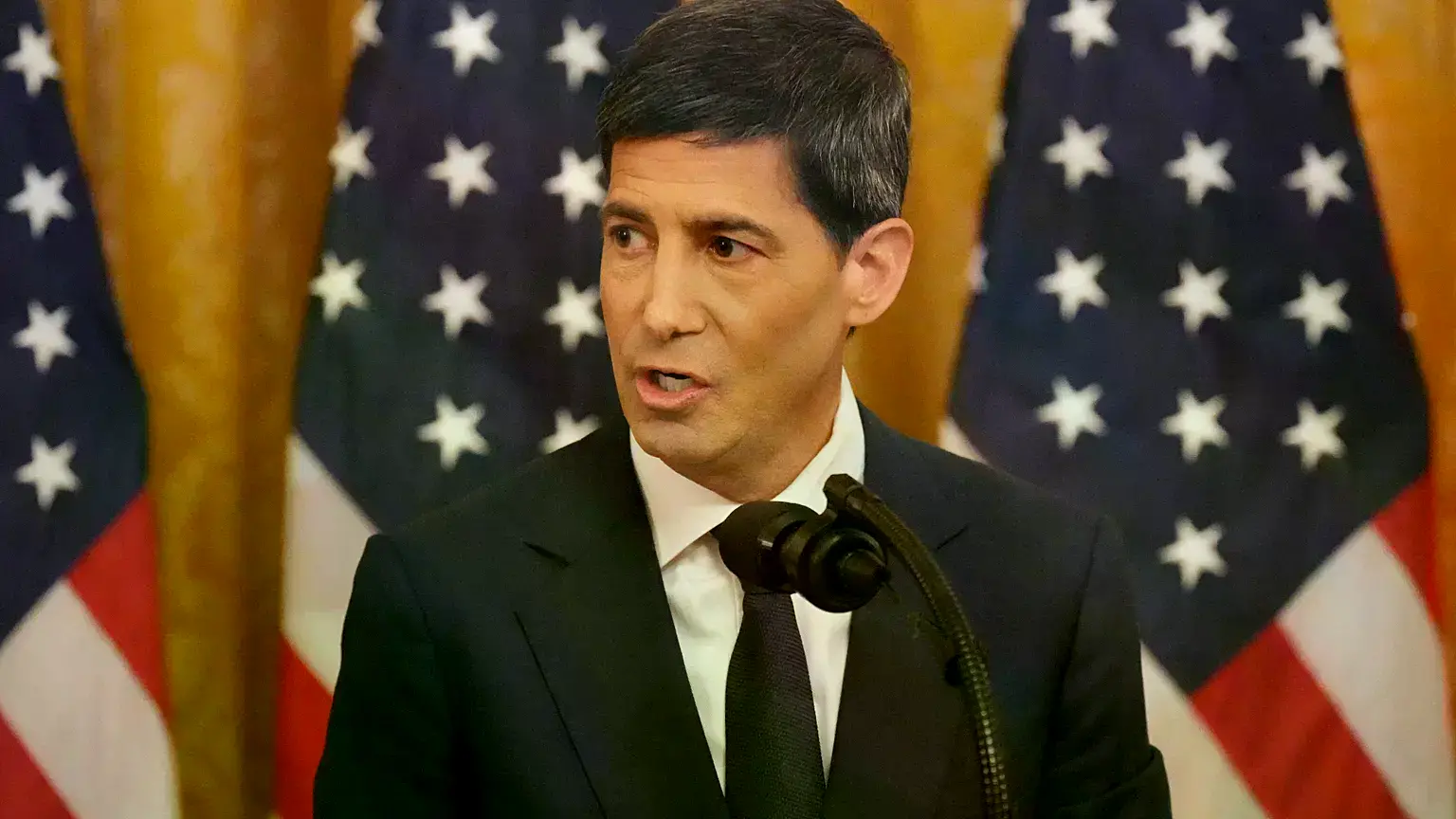 Kevin Warsh, presidente de la Reserva Federal, habla en su toma de posesión en la Sala Este de la Casa Blanca, el viernes 22 de mayo de 2026 en Washington.