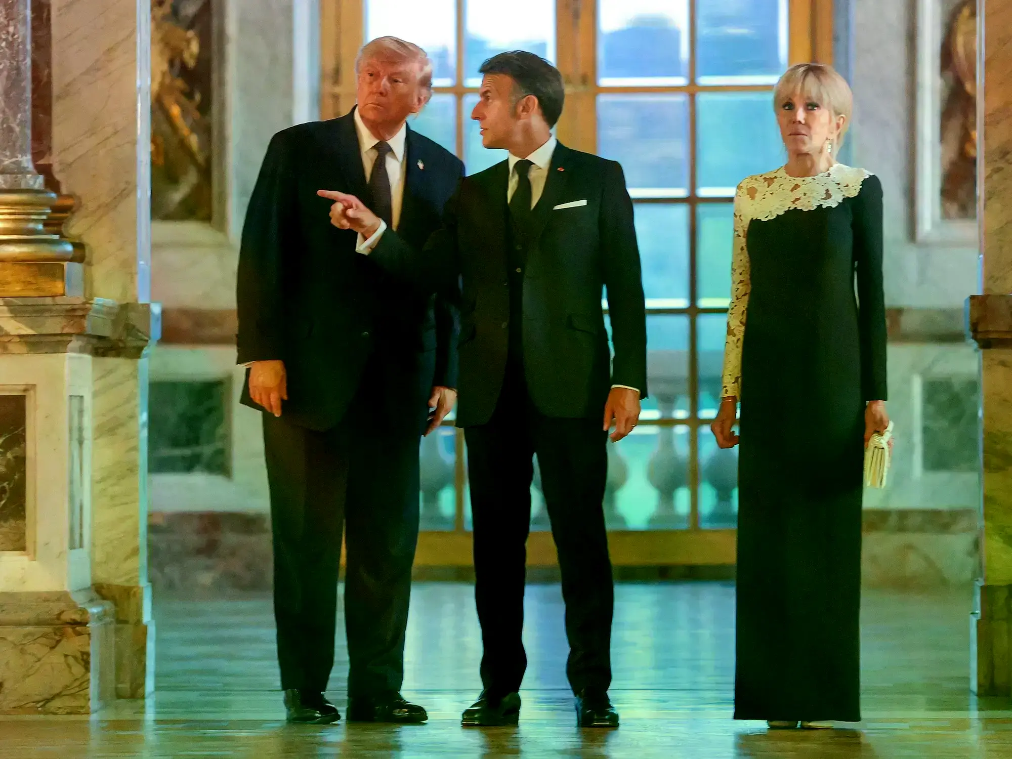 Donald Trump recibe una visita guiada al Palacio de Versalles del presidente francés Emmanuel Macron y su esposa Brigitte Macron.