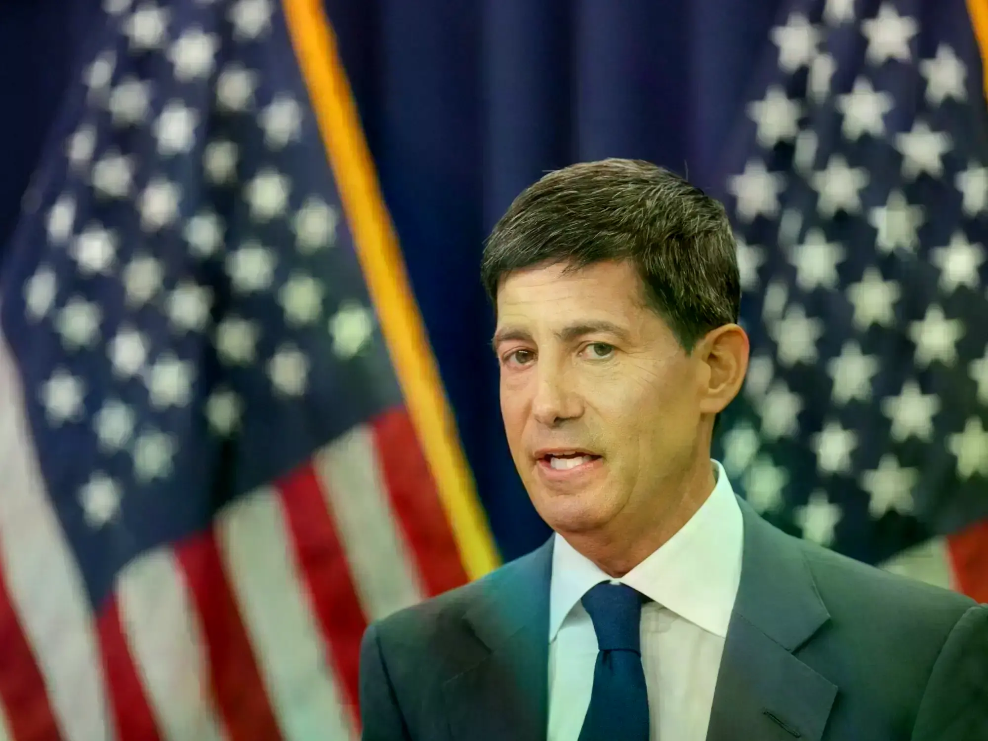 Kevin Warsh en Washington luego de la reunión del Comité Federal de Mercado Abierto (FOMC).