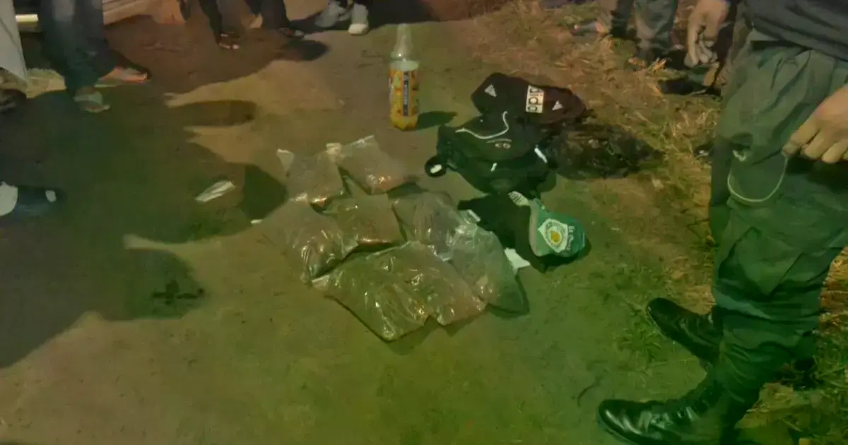 La droga fue encontrada dentro de la mochila