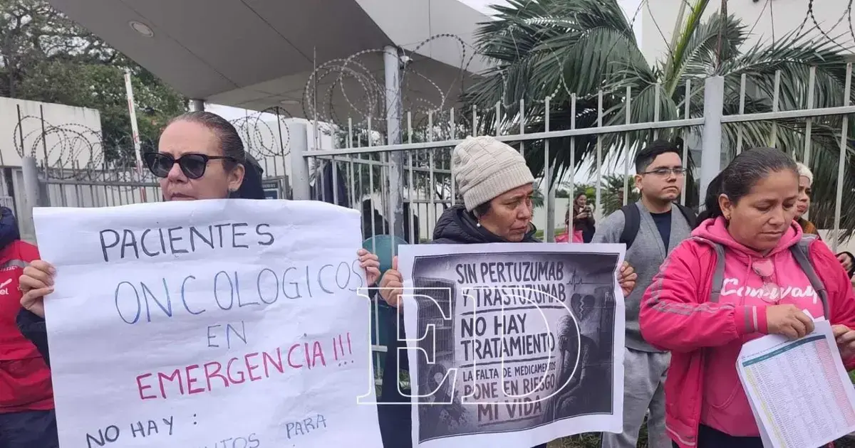 Protesta de pacientes afectados por la falta de medicamentos