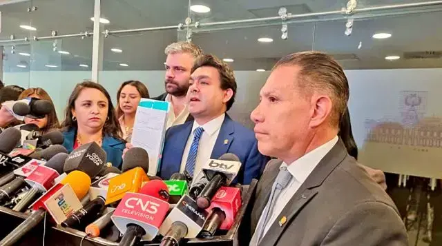 Legisladores de la bancada paceña de la Alianza Libre, este jueves.