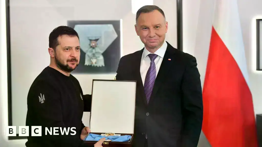 El presidente ucraniano Volodymyr Zelensky posa para una foto.