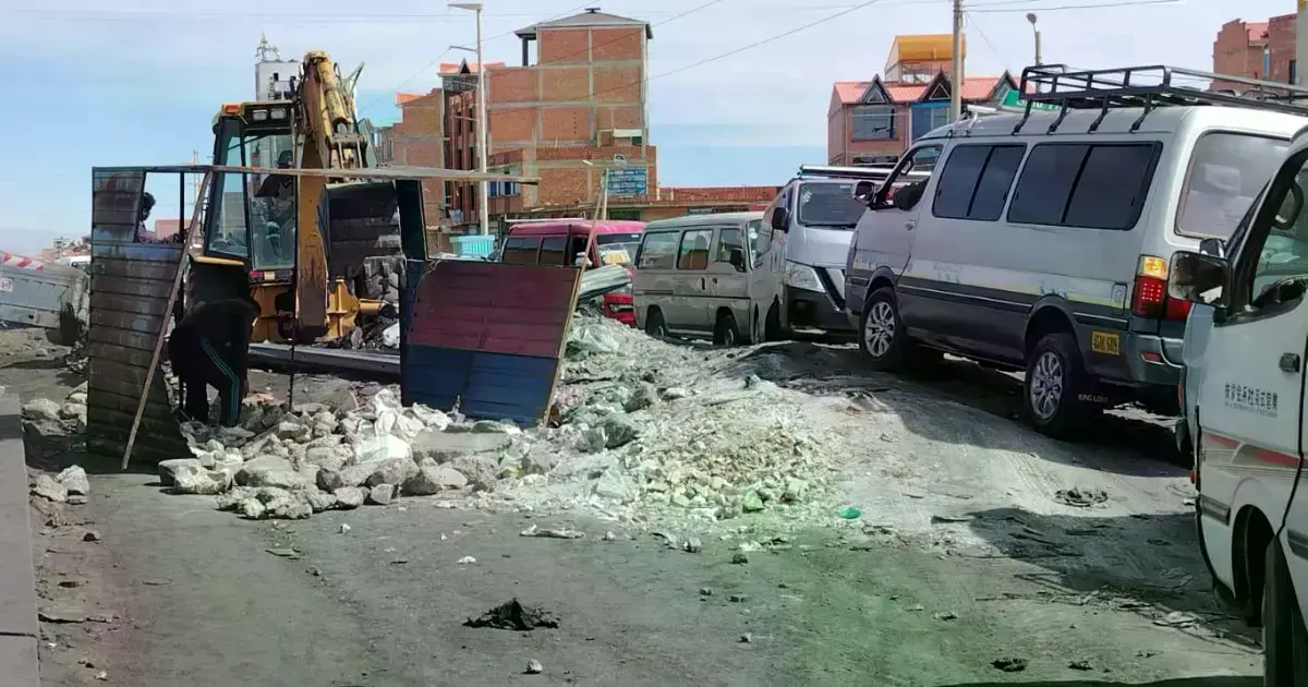 Una de las principales avenidas de la ciudad de El Alto