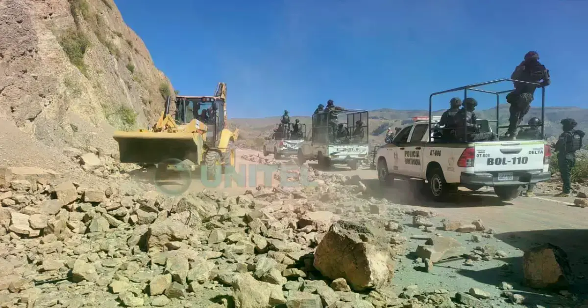 Momento de tensión en la ruta Cochabamba - Oruro.