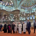 El papa León XIV durante su visita a la Mezquita Azul de Estambul.