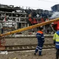 El ataque en Fastiv dañó locomotoras y el edificio de la estación principal.