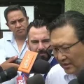 Chi Hyun Chung habla con los medios al salir de la cárcel.