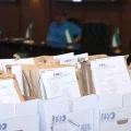 Los 77 sobres fueron revisados por la Comisión