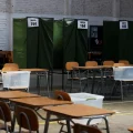 Un centro de votación en Santiago de Chile, listo para el balotaje de este domingo.