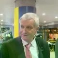 El presidente electo de Chile, José Antonio Kast, en el aeropuerto de Santiago antes de volar a Buenos Aires.
