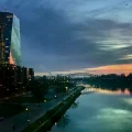 El Banco Central Europeo se ve junto al río Meno, en Fráncfort, Alemania, nueve de diciembre de 2025.