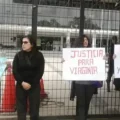 Protesta exigiendo justicia por Virginia Cruz.