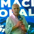 El candidato Nasry Asfura hablando durante un evento en Tegucigalpa.