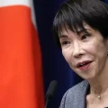 La primera ministra de Japón, Sanae Takaichi, habla durante una rueda de prensa en Tokio.