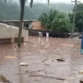 Casas en Tipuani quedaron debajo del agua y el barro.