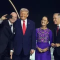 Gianni Infantino toma una selfie junto a Trump, Claudia Sheinbaum y el primer ministro de Canadá, Mark Carney.