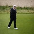 Donald Trump durante la inauguración del Trump International Golf Links en Balmedie, Escocia, en julio de 2025.