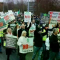 Protesta contra el acuerdo UE-Mercosur en Athlone, Irlanda.