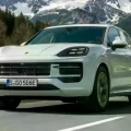 El Porsche Cayenne E-Hybrid, un SUV de lujo con propulsión híbrida enchufable.