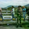 Soldados colombianos montan guardia en el Puente Internacional Simón Bolívar, que une Cúcuta con el estado venezolano de Tách