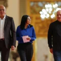 Delcy Rodríguez junto a su hermano Jorge Rodríguez y Diosdado Cabello.