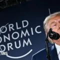 Donald Trump pronunció un discurso en la cumbre de Davos en Suiza.
