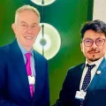 El ex primer ministro Tony Blair junto al canciller Fernando Aramayo en Davos.