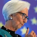 La presidenta del BCE Christine Lagarde se dirige a la prensa en Fráncfort.