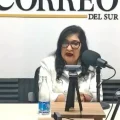 María Teresa Dalenz, candidata de Patria, en la cabina de Correo del Sur Radio.
